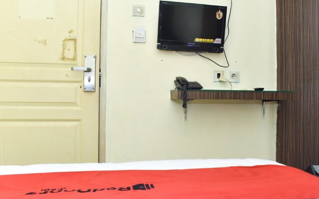 RedDoorz  near Pantai Losari 3