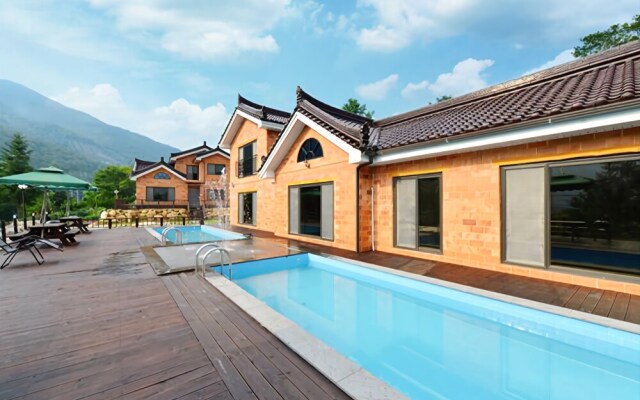 Sancheong Skylight Lake Pension