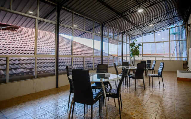 Diamond Plaza Apartments