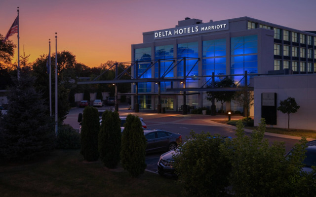 Delta Hotels by Marriott Milwaukee Northwest