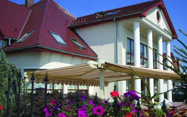 Villa Hoff Wellness & SPA Hotel
