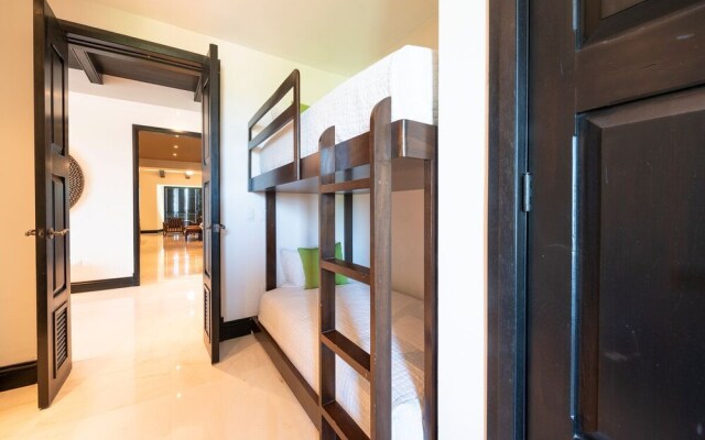 Beautiful 3 Bedroom Condo