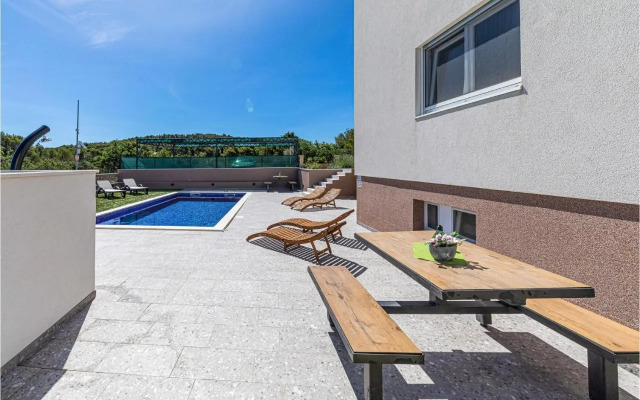 Two-Bedroom Apartment Saldun with Sea View 08