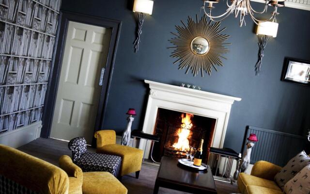 WorldHotels Distinctive Woughton House Hotel