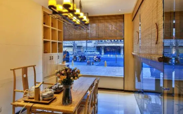 Future Yiju Shanghui Hotel (Zhengzhou Manhadun Yanzhuang Metro Station)