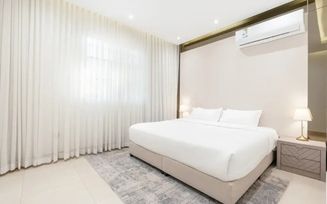 Three BR Spacious & Luxurious Flat in Hittin