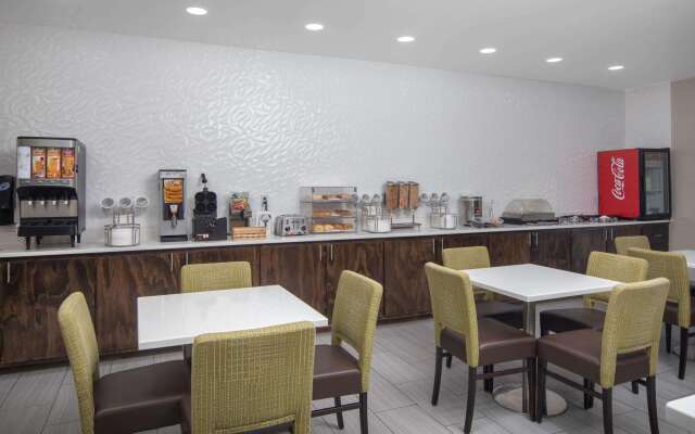 La Quinta Inn by Wyndham Calhoun South I-75