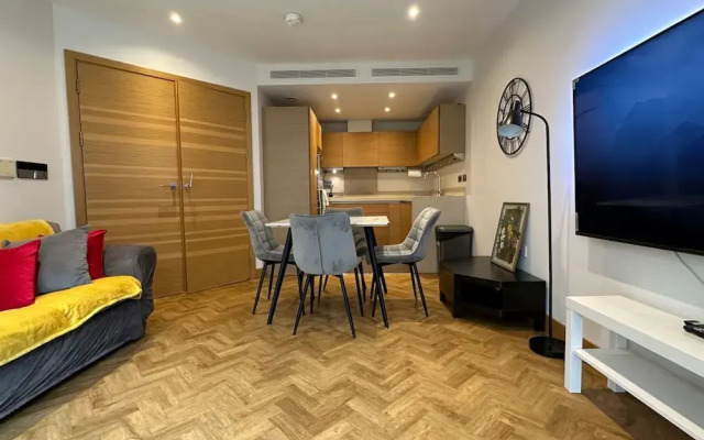 2b2b Apt Park + River + Balcony