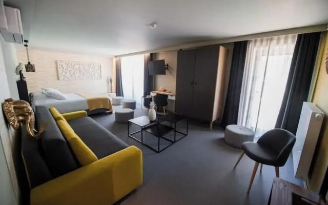 ABCD Hotel-Restaurant