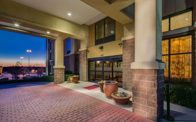 Hampton Inn & Suites Augusta West