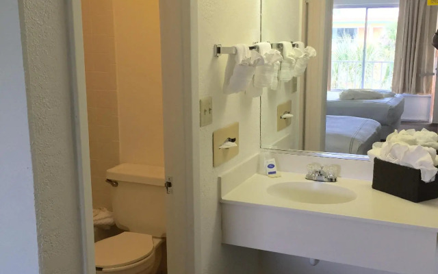 Roomba Inn & Suites Orlando