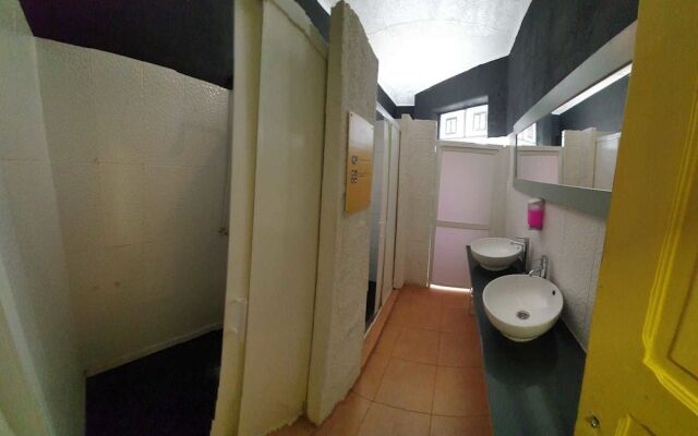 Aykibom Hostel