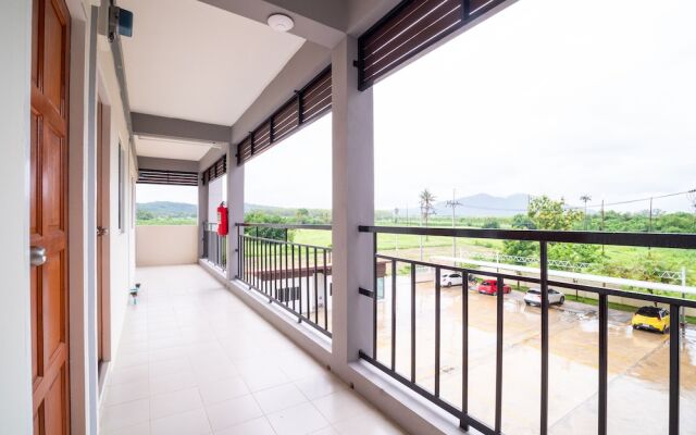 OYO 1047 EK Residence Banchang City