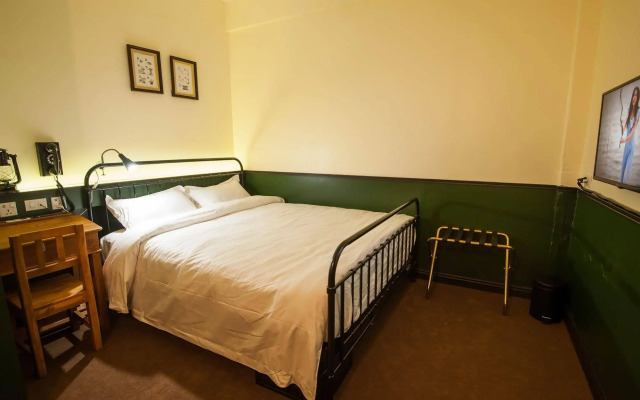 The Motley House - Hostel