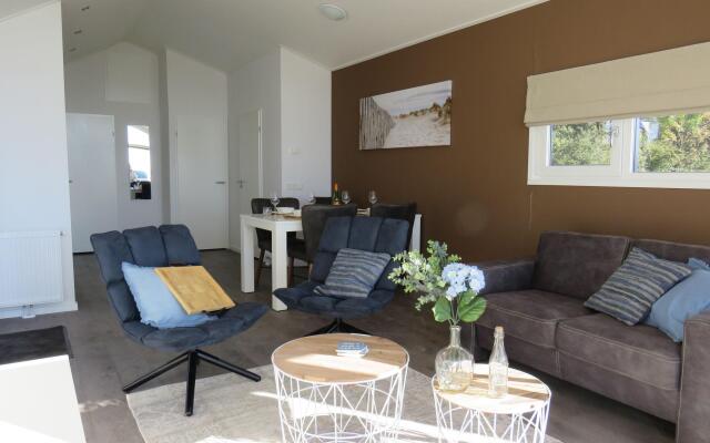 Lakeside Escape Near Enkhuizen