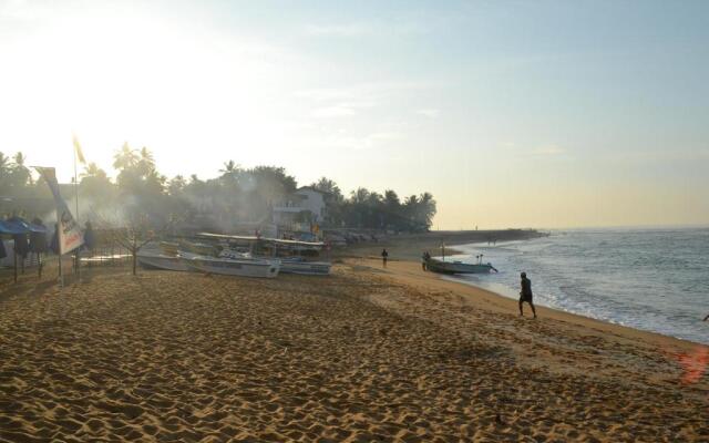 SURF UNA Beach Hotel