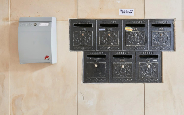 Sunny Pink Street Historical Apt, By TimeCooler