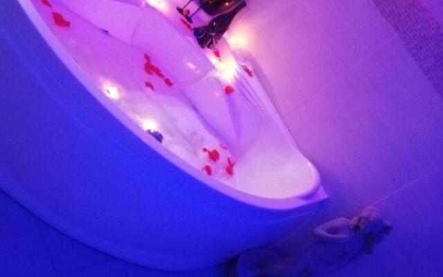 V&M Suite Con Jacuzzi (Adults Only)