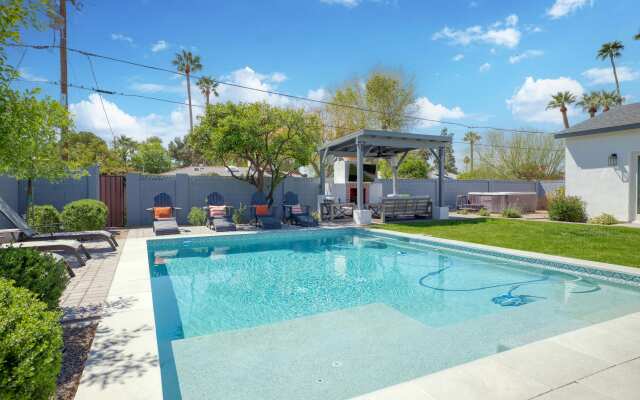 Hot Tub Pool Cabana Saguaro by Rovetravel