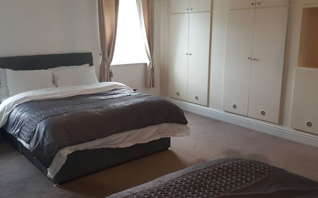 Liverpool Centre Penthouse Sleeps 8