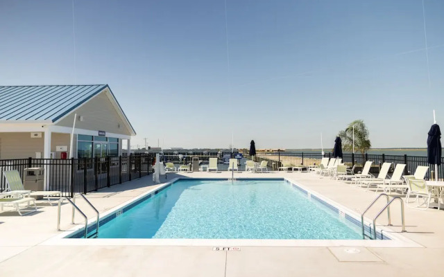 Blufin Bungalows & Marina