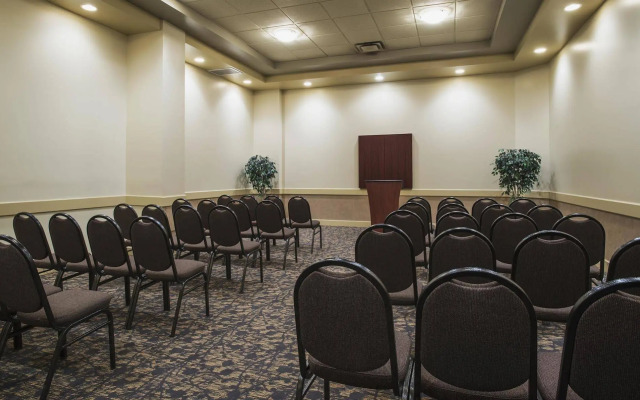 Best Western Plus Winnipeg Airport Hotel