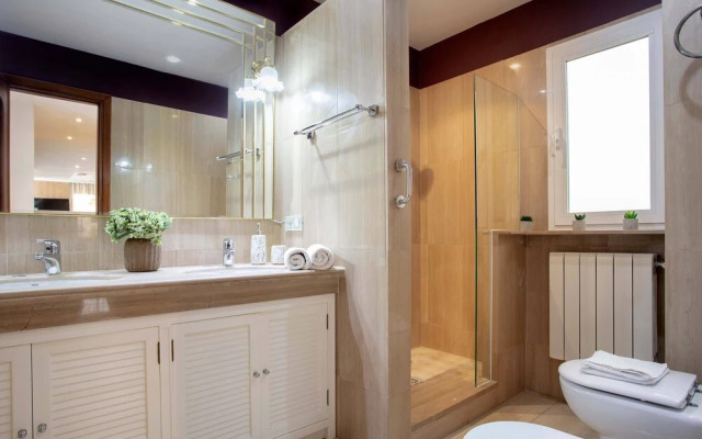 Luxury Apartment in City Center. Puerta Real II