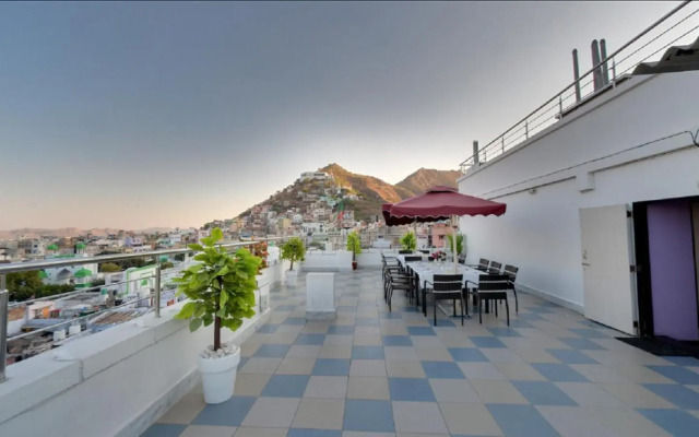 Hotel Madni Royale