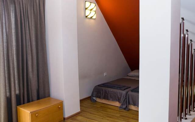 FM Deluxe 1-BDR Maisonette with Terrace