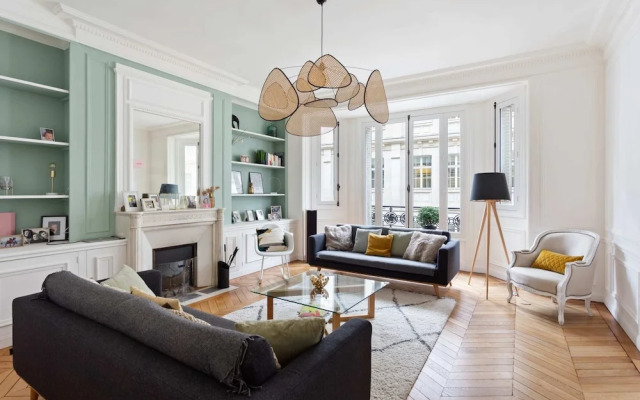 Luxury and Spacious Apartment in the Heart of Paris