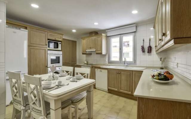 Apartment - 4 Bedrooms with WiFi and Sea views - 105010