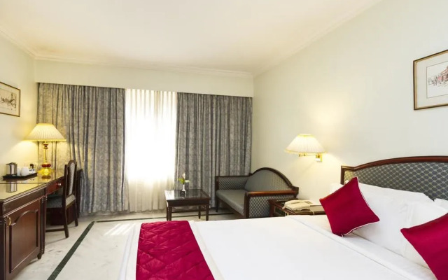 OYO Premium Majestic Freedom Park