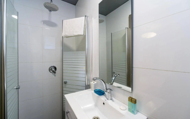 Dizengoff Inn