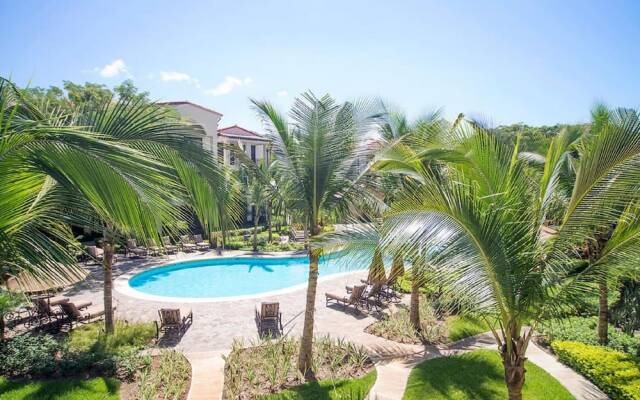 Beautiful 2 Bedroom Pacifico Condo by the Pool