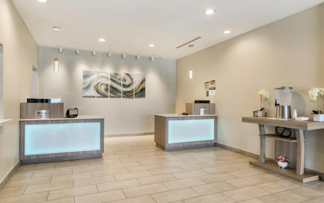 Best Western Plus Mid County