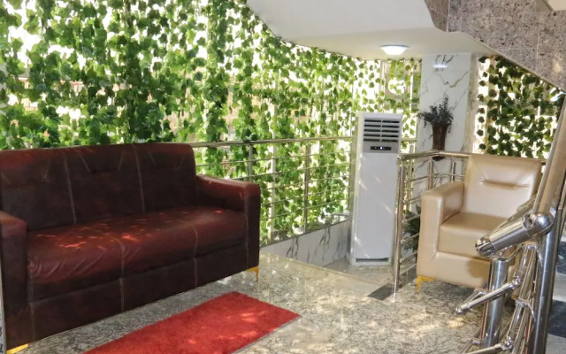 Sugarland Hotel & Suites