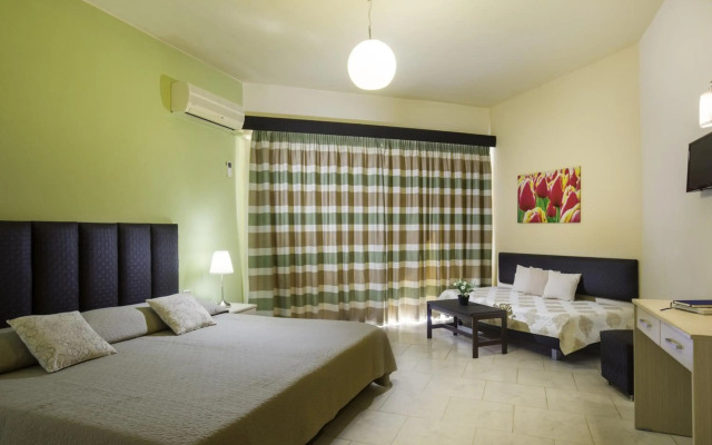 Lyristis Dinos Studios & Apartments