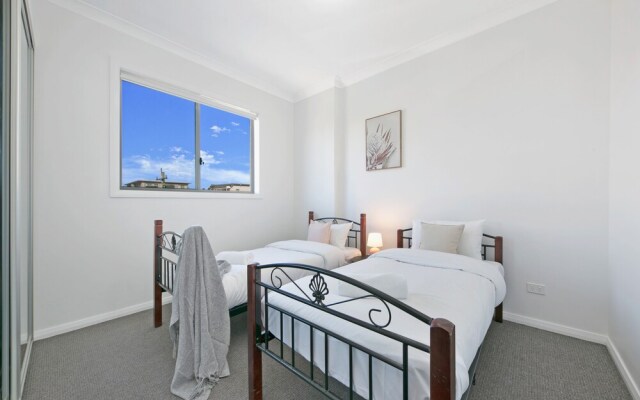 Wentworthville 2 Bedrooms Apartment with Free Parking by KozyGuru