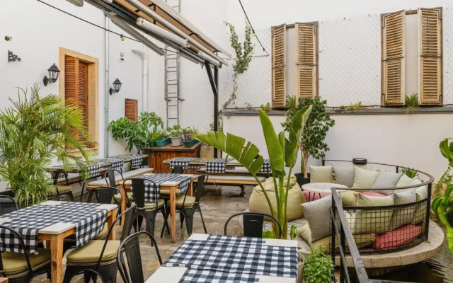 Djumba Hotel & Cafe