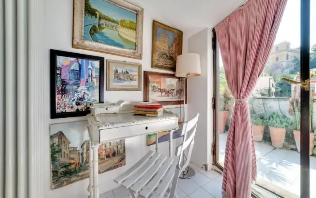 Luxury Art Apartment In Trastevere With Terrace