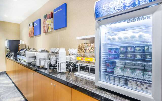 Comfort Inn & Suites