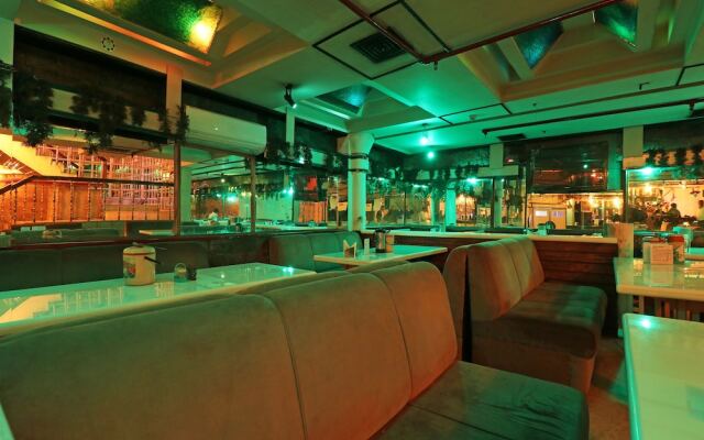 OYO 11647 Hotel Metro