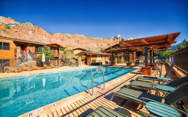 Cable Mountain Lodge