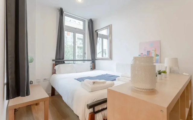 Modern Apartment in Limehouse