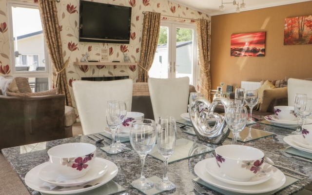 Impeccable 3-Bed Lodge At Cayton Bay Holiday Park
