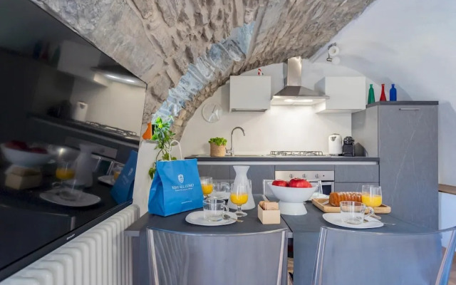 Pozzo Vertical Apartment With Garden and Parking