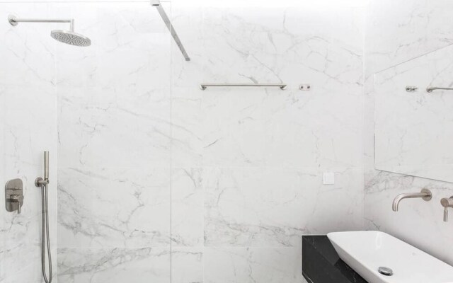 Stunning Renovation In Plaka For 4Guests