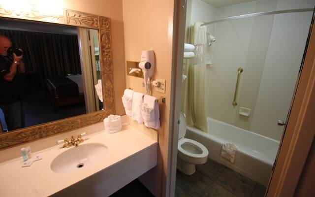 Magnuson Grand Hotel & Conference Center Tyler