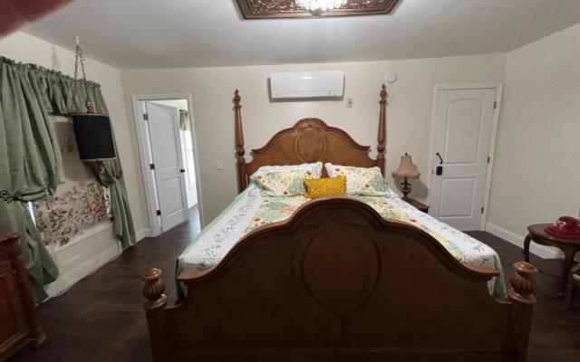 Holland Farmhouse Inn B & B