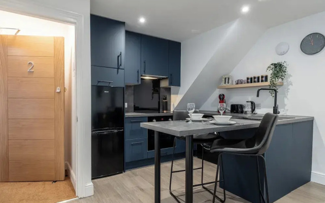 Gorgeous 1 BD in Central Cheltenham